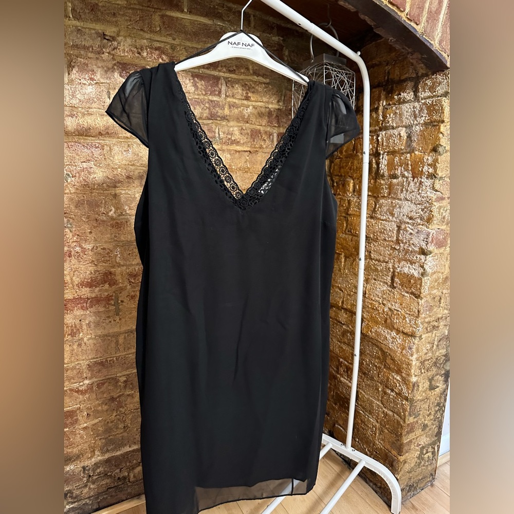 V neck black dress
